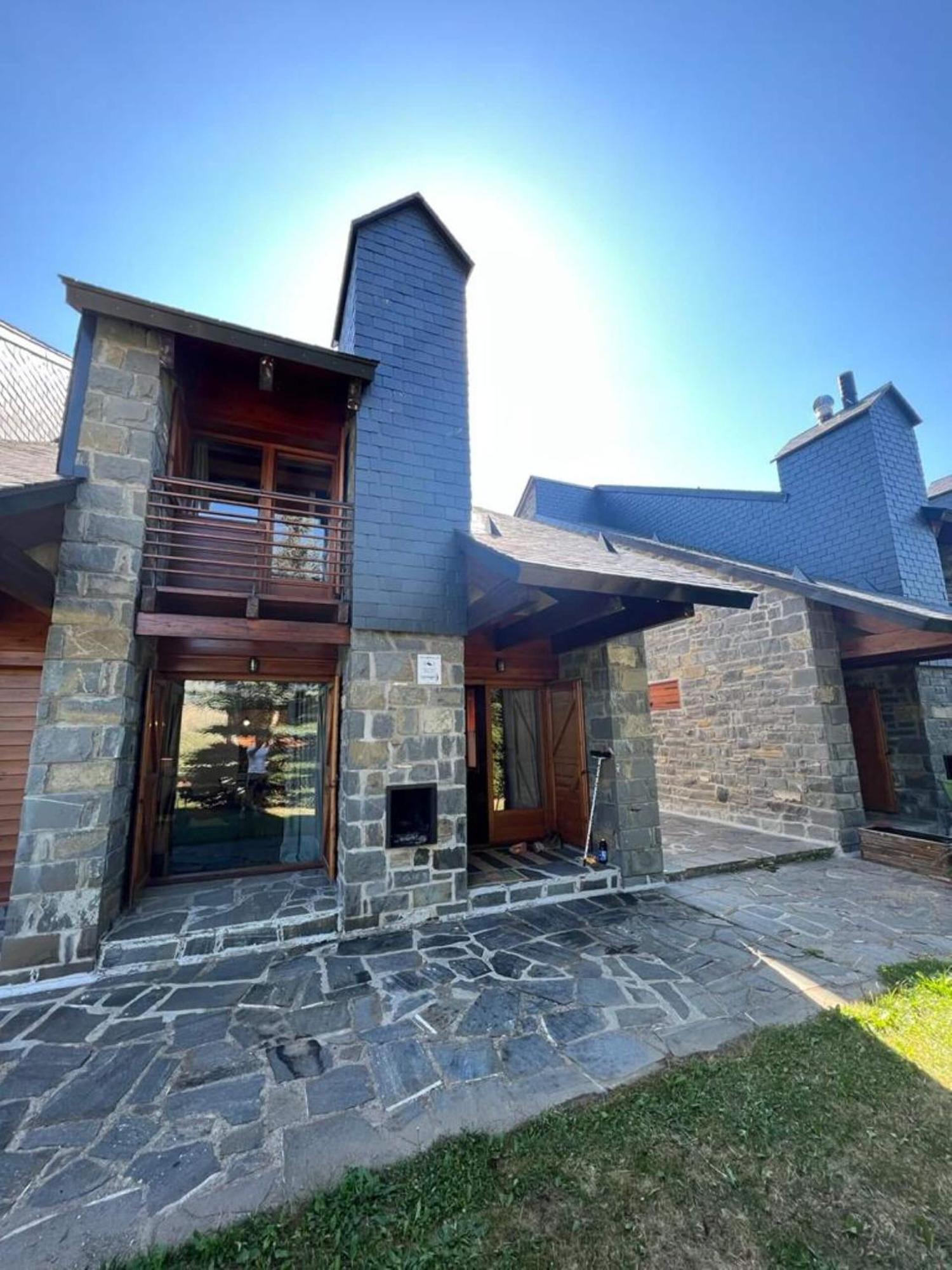 Chalet Los Ibones - Lodge Формигал Екстериор снимка